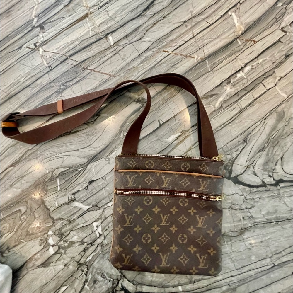 Authentic Louis Vuitton Monogram Pochette Valmy Shoulder Bag M40524 Used F/S